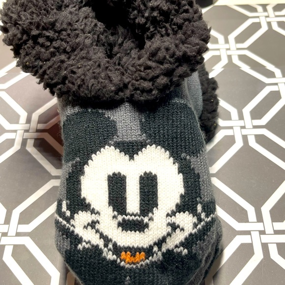 DISNEY MICKEY MOUSE VAMPIRE WOMEN'S SLIPPERS SOCKS WITH GRIPPERS - Picture 2 of 5